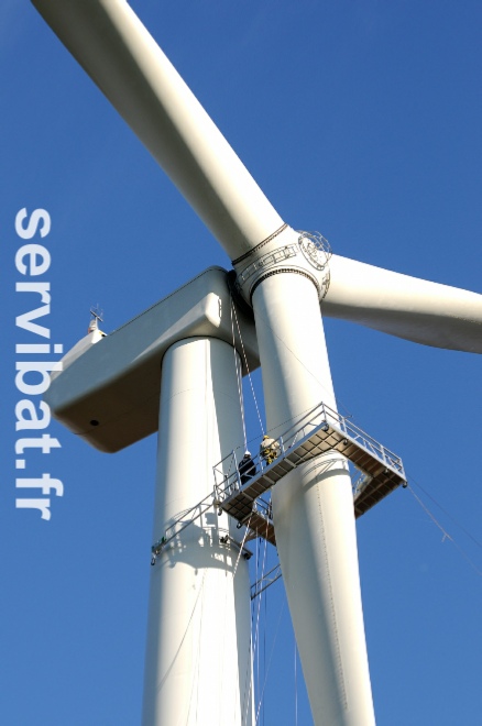 Plateforme suspendue pour l'entretien des éoliennes (Location, vente, instalation, entretien)